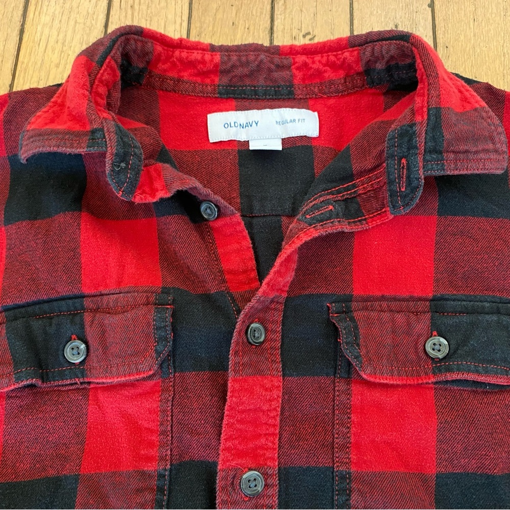 Old Navy Men’s Medium Red and Black Plaid Flannel Button-Up Shirt